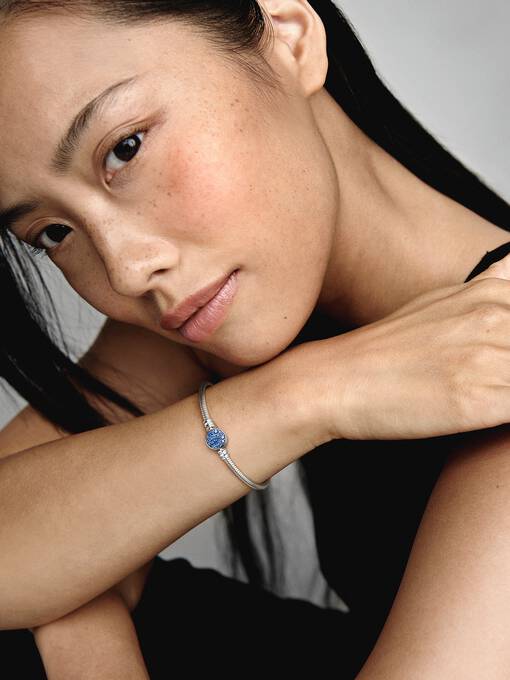 Pandora Moments Sparkling Blue Disc Clasp Snake Chain Bracelet 599288C01-16